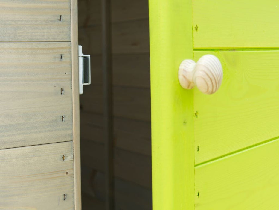 BAMBY HOUSE ON STILTS WITH SWING