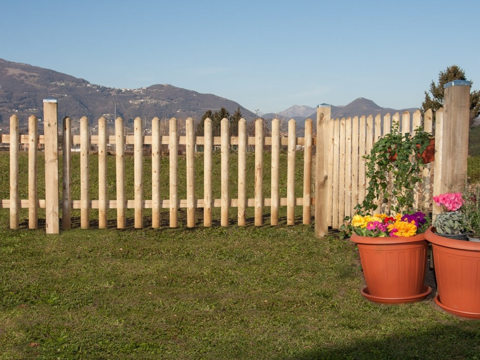 Steccato con mezzo palo 200x80h.